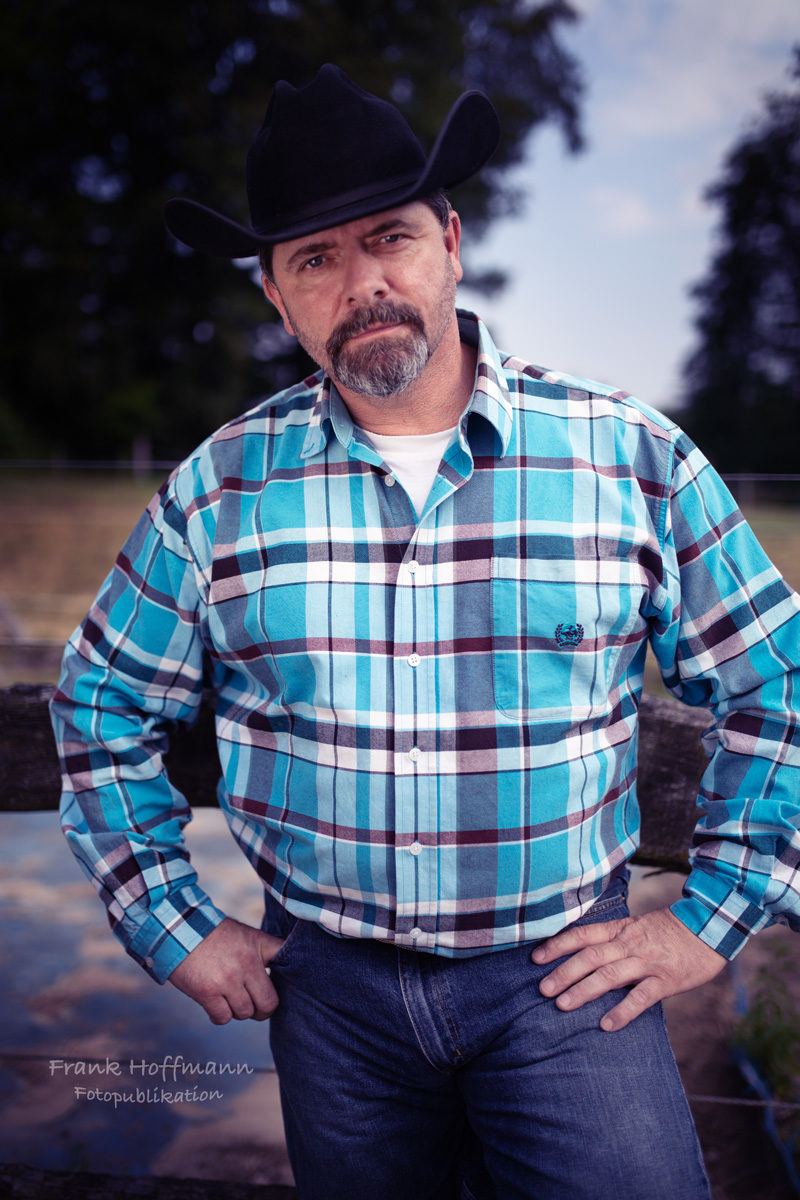 Detlef Müllers. Western Portrait shooting auf der Blacksmith Ranch in Ratingen. Fotograf Frank Hoffmann von Fotopublikation in Duisburg NRW.