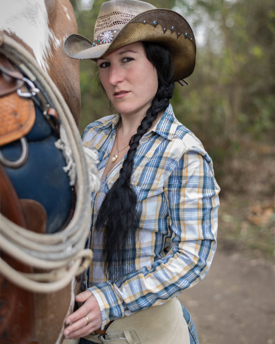 Nathalie im coolen Westernportrait. Fototermine bei Fotograf Frank Hoffmann von Fotopublikation.