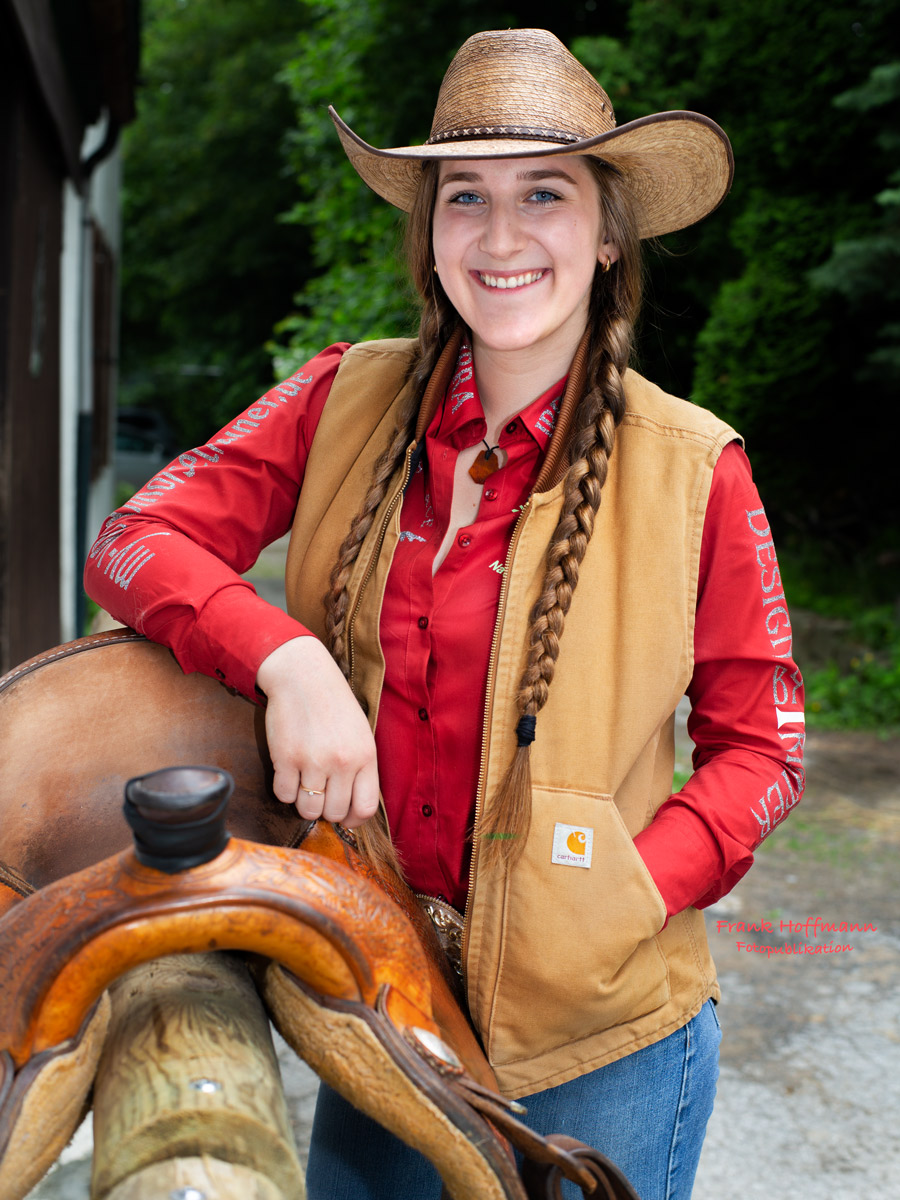 Wunderschönes Bild eines Cowgirl Portrait Shooting mit Lara Kneblewski.