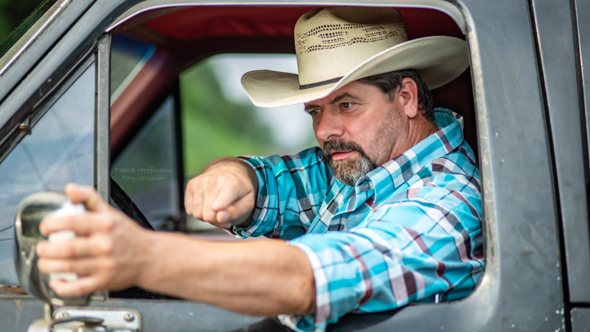 Cowboy und Cowgirl Western. Die Männlichkeit im Männer Portrait durch Charisma. 