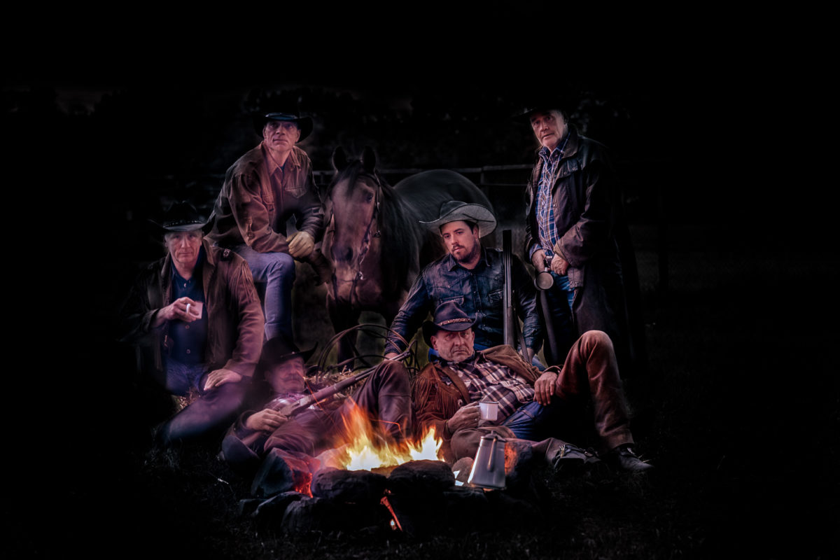 Lagerfeuer mit Western Stimmung am späten Abend. Westernshootings von Fotograf Frank Hoffmann Duisburg.