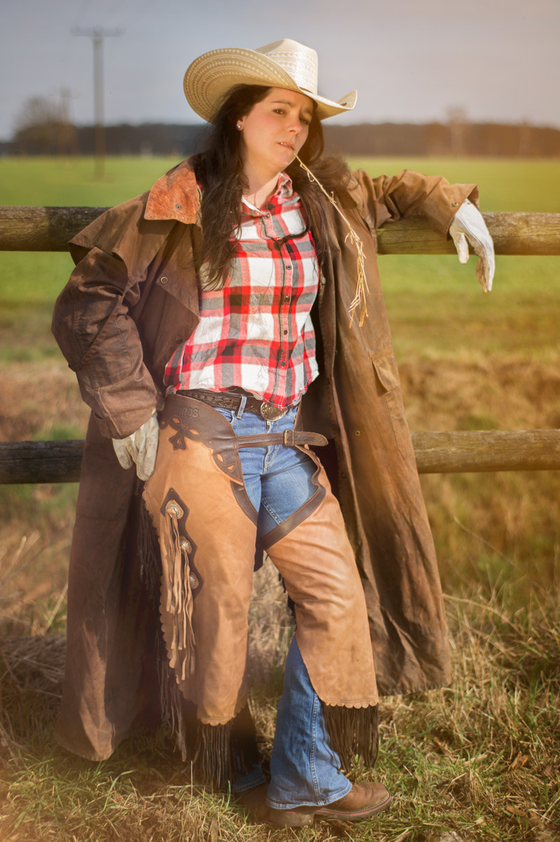 Cool Cowgirl Shooting in Wild Western Germany. Fototermine auf Anfrage.