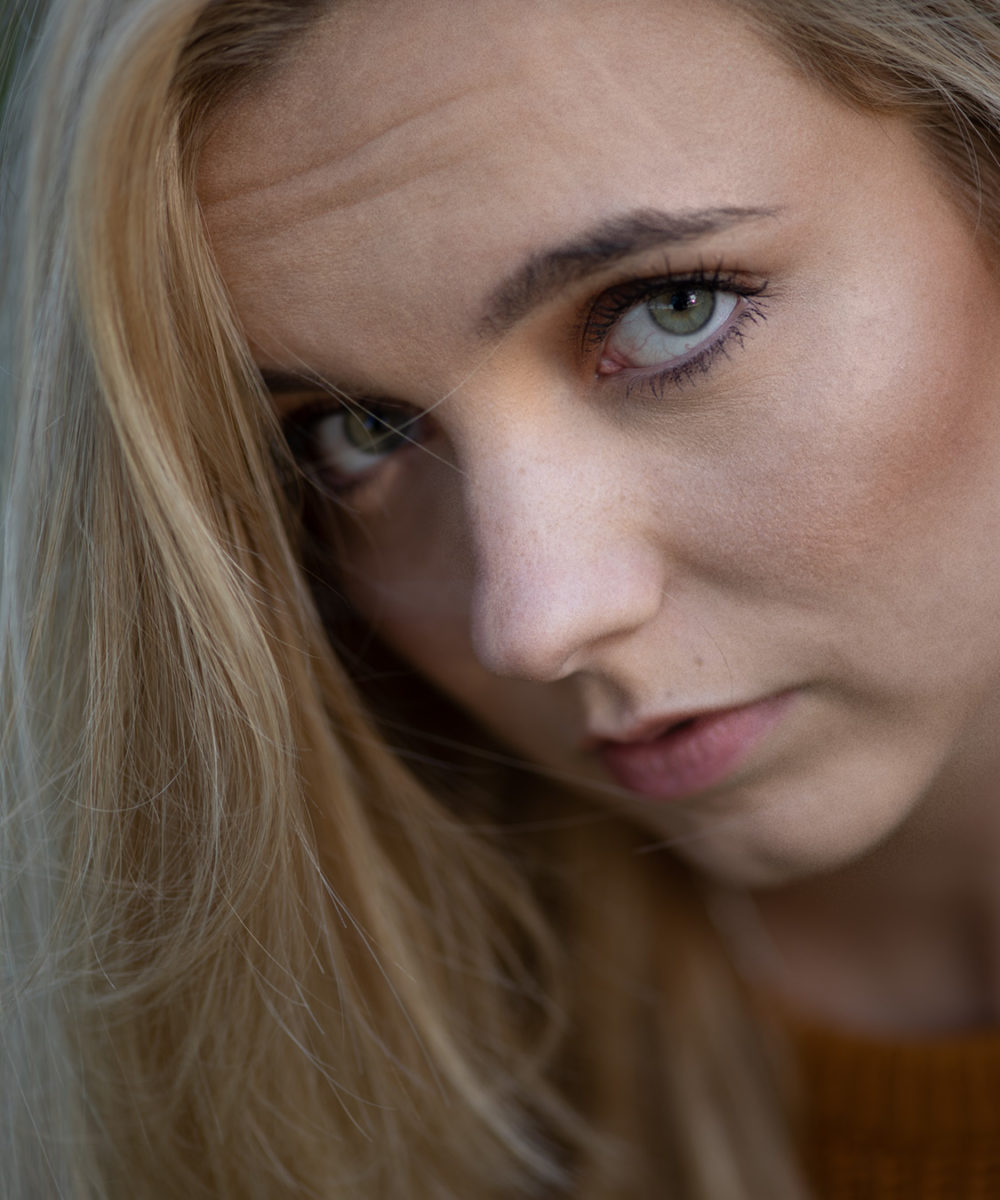 Premium Portraitaufnahmen und Retuschearbeiten.  Fotograf Frank Hoffmann aus Duisburg. Hier aus einem TFP Fototermin mit Johanna.