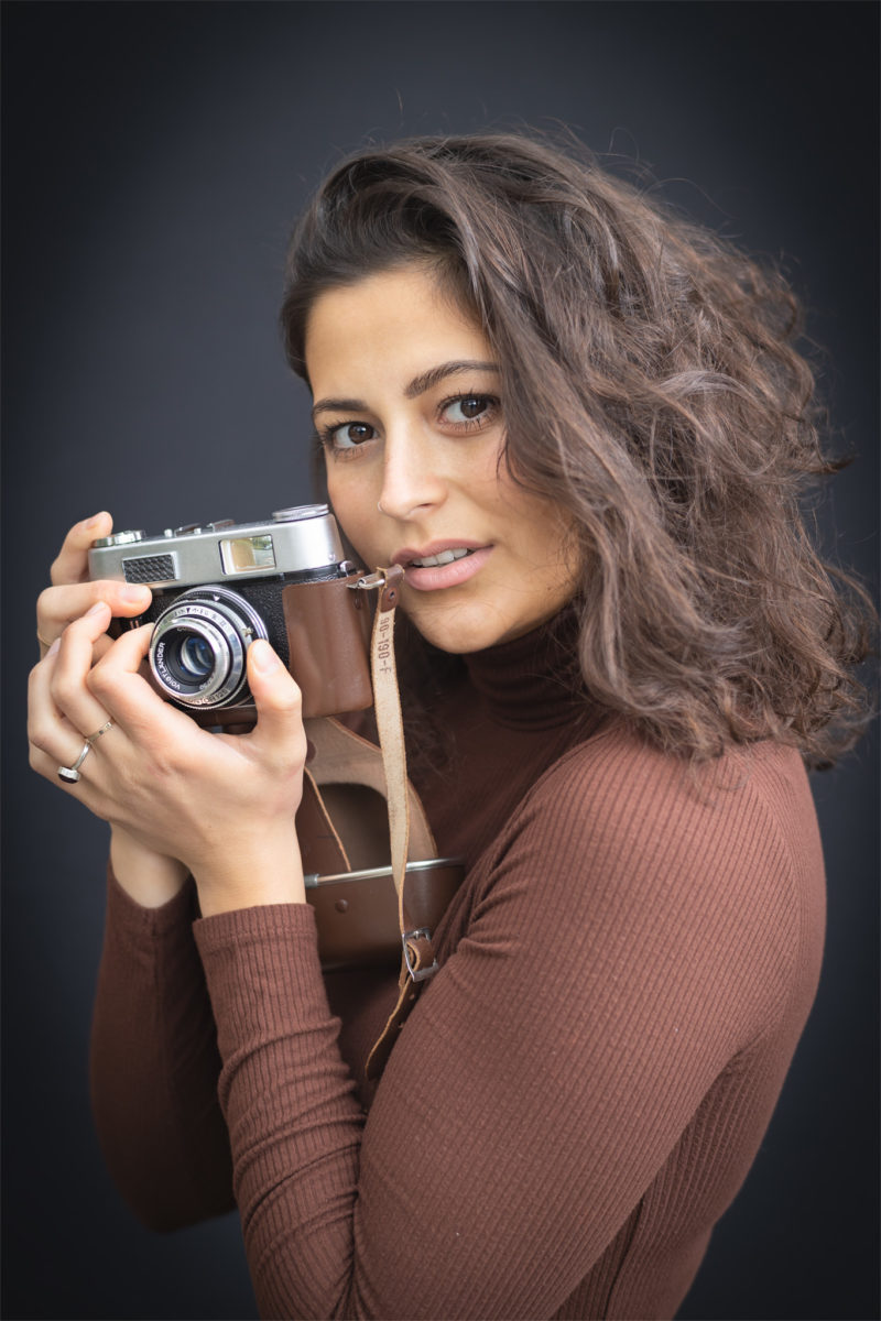 Selma im Porträt. Wunderschöne professionelle Portraits und Bildideen präsentiert Fotograf Frank Hoffmann von Fotopublikation Duisburg.