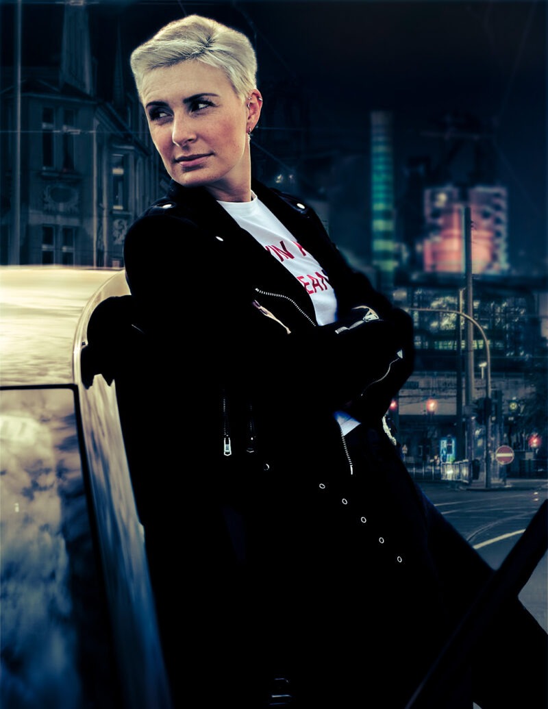 Dein Portrait mit Charisma vor beeindruckender Industrie Kulisse.